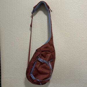 Patagonia Crossbody bag. Blue and Maroon color